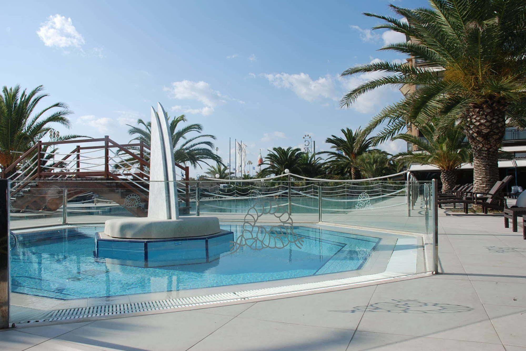 Hotel Caesar Residence & Spa Lido di Camaiore Eksteriør billede