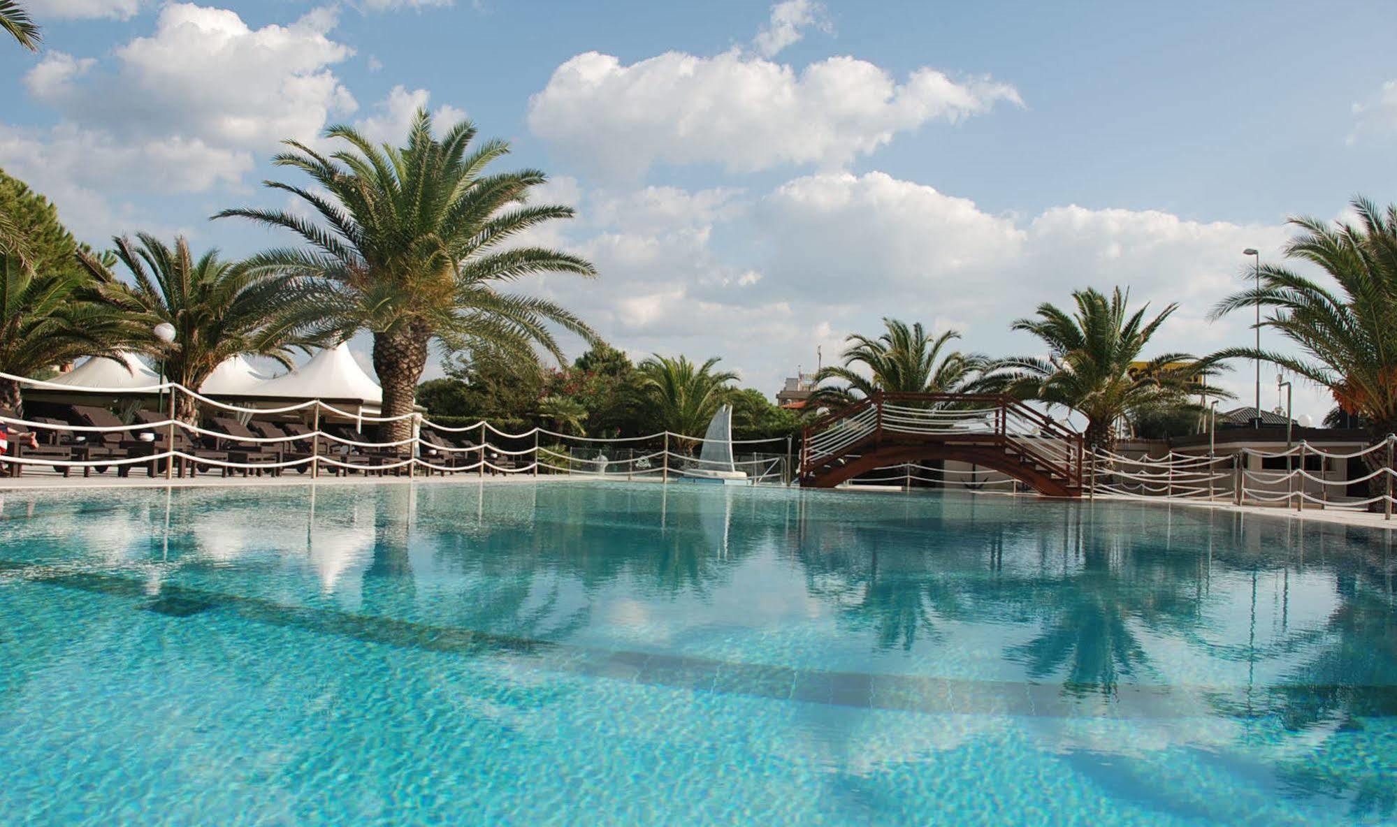 Hotel Caesar Residence & Spa Lido di Camaiore Eksteriør billede