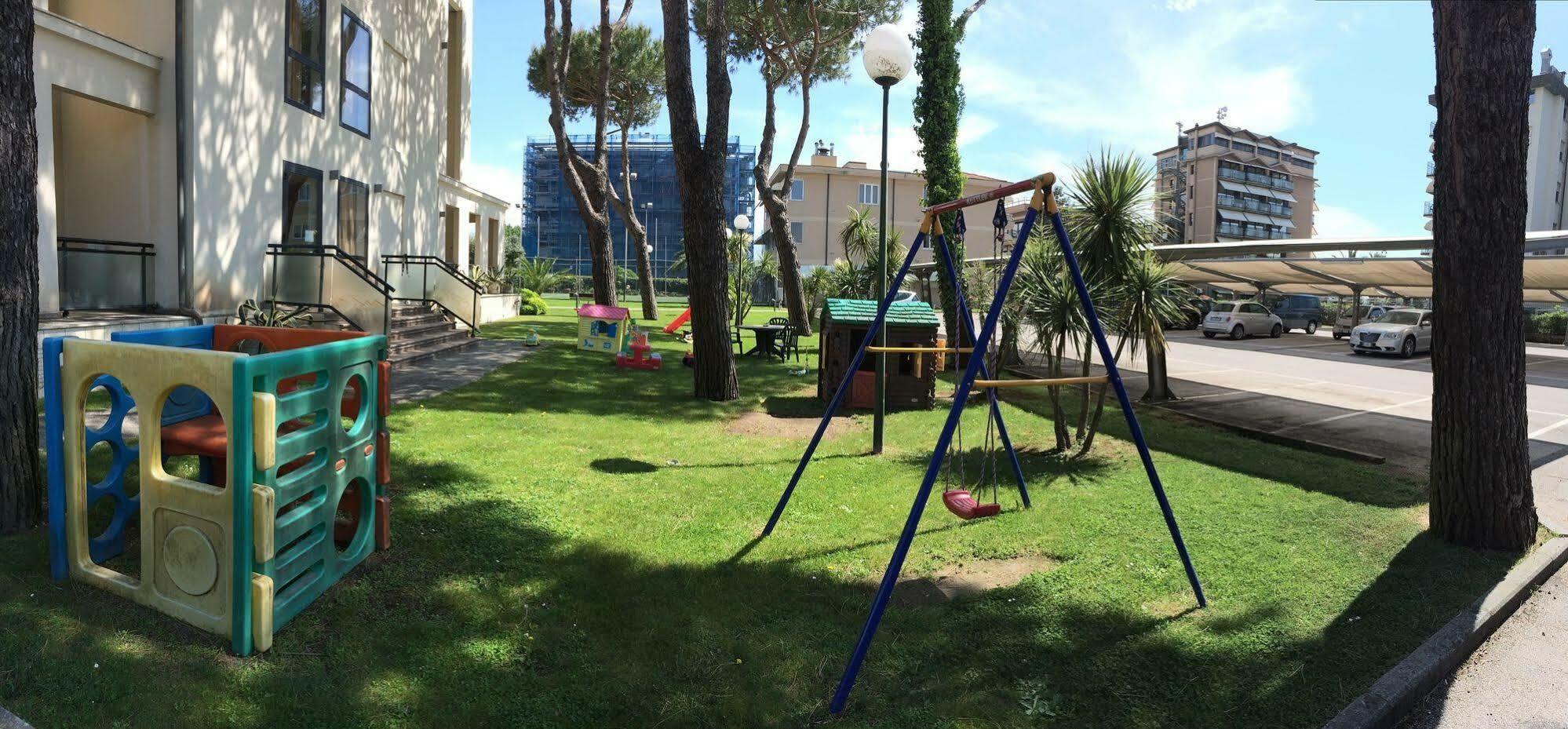 Hotel Caesar Residence & Spa Lido di Camaiore Eksteriør billede